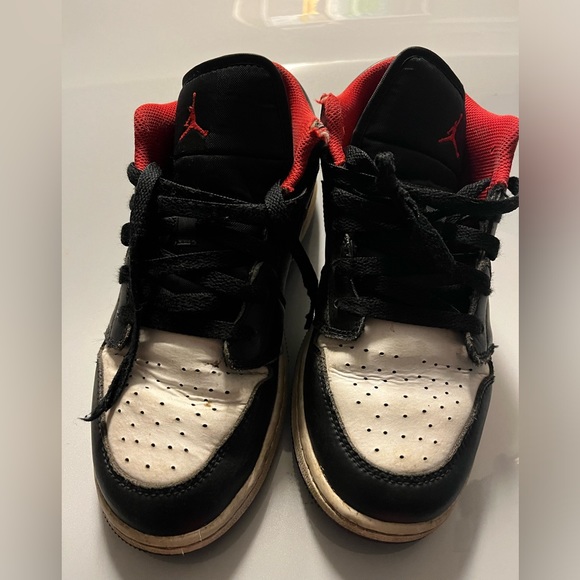 NIKE Air Jordan AJ 1 Low red black boys men size 6.5 Youth sneakers shoes ball - Picture 2 of 4